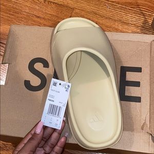Yeezy slides size 7 women’s. NEVER WORN BEFORE